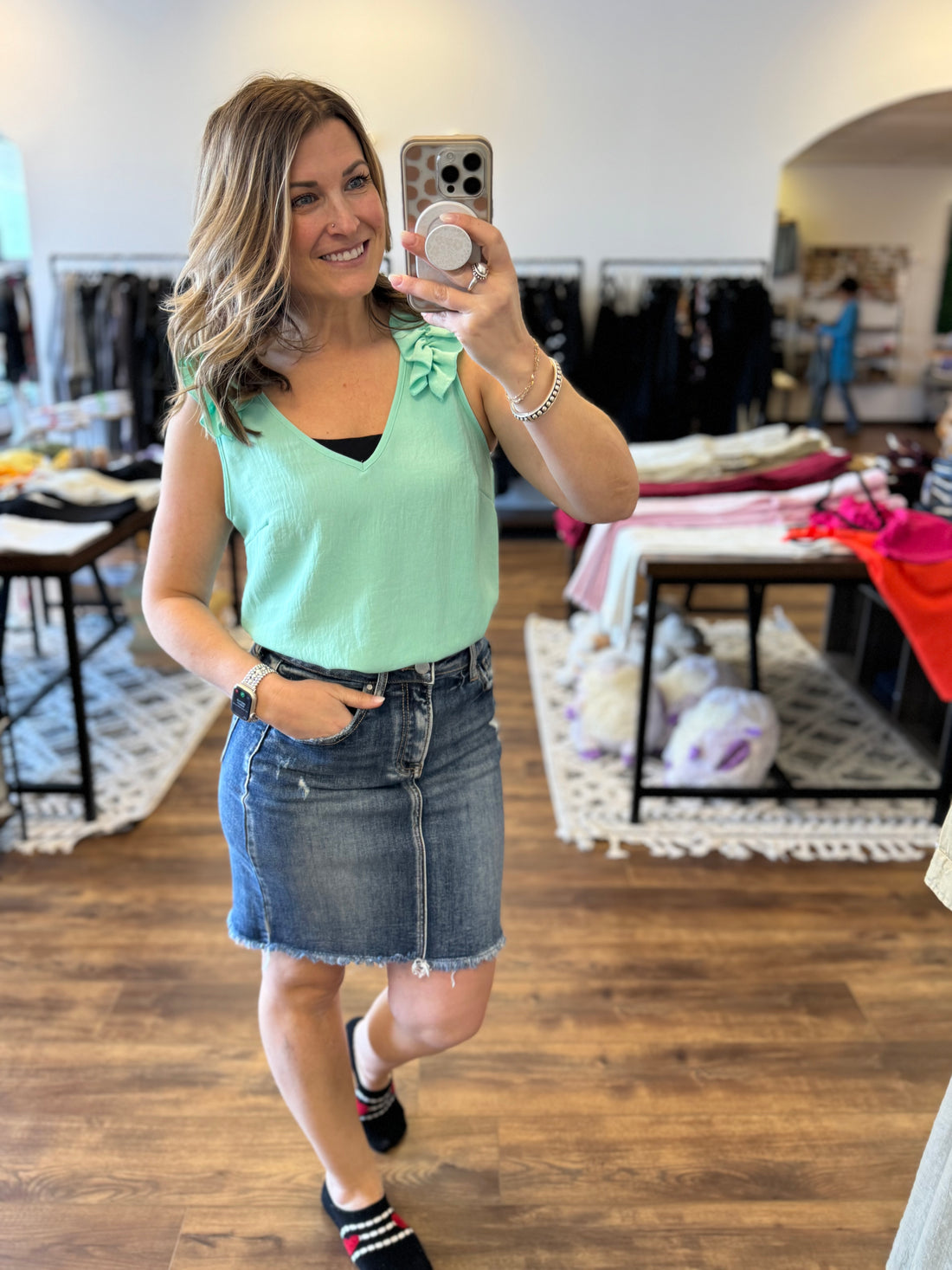 Linds - Sleeveless Top with Ruffle Shoulder