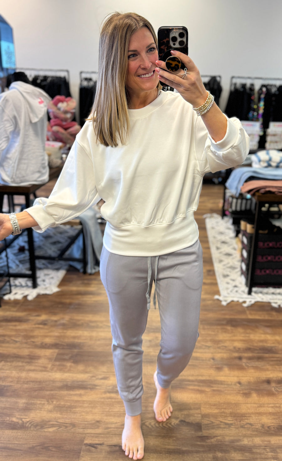 Quinnlee - Solid Cropped Scuba Sweatshirt  - White