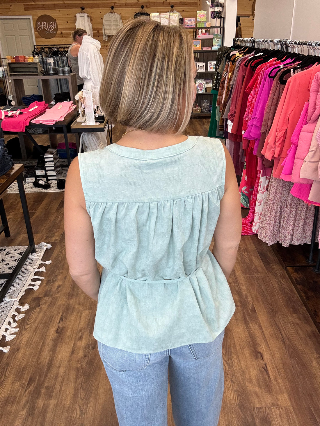 Floral Jacquard Sleeveless Button Down