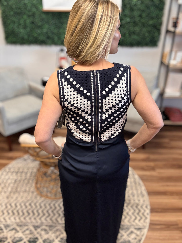 Liverpool - Sleeveless V-Neck Crochet Dress