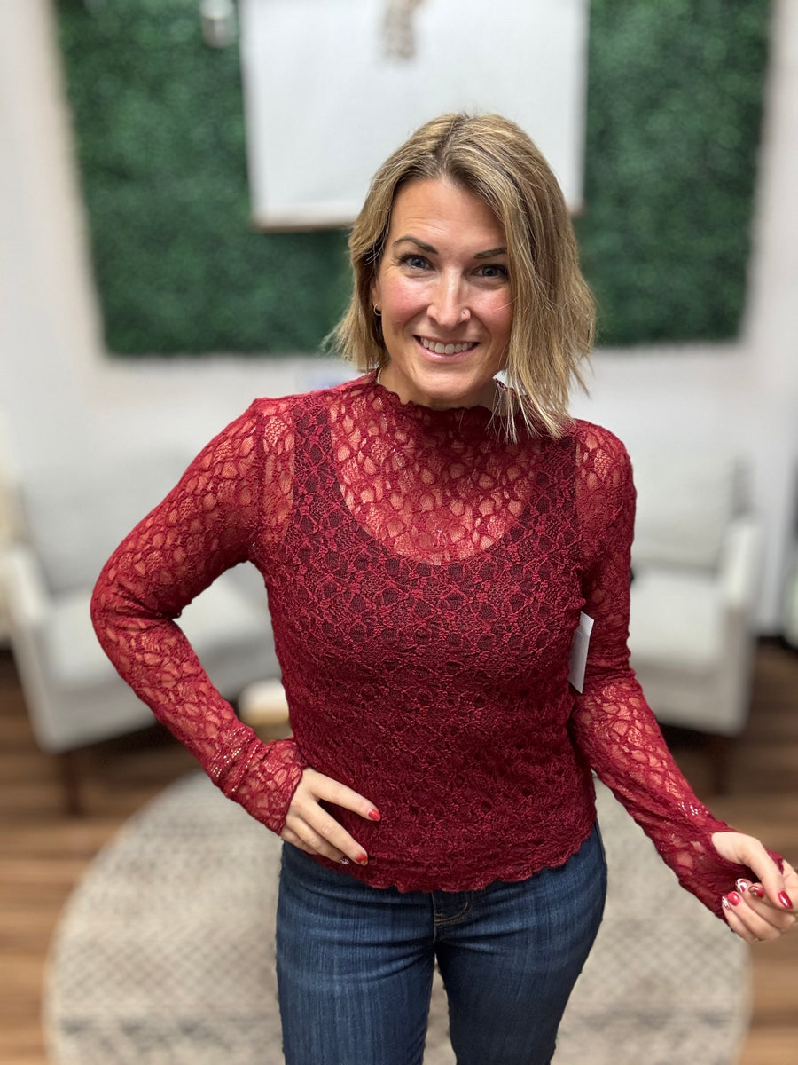 Jolie Lace Thumbhole Top - Wine