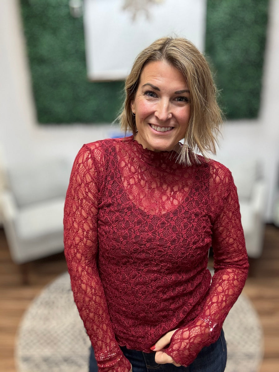 Jolie Lace Thumbhole Top - Wine