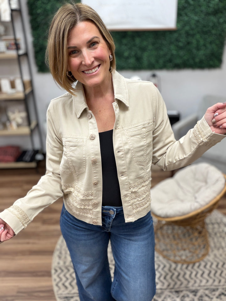 Liverpool - Trucker Jacket with Fray and Lace