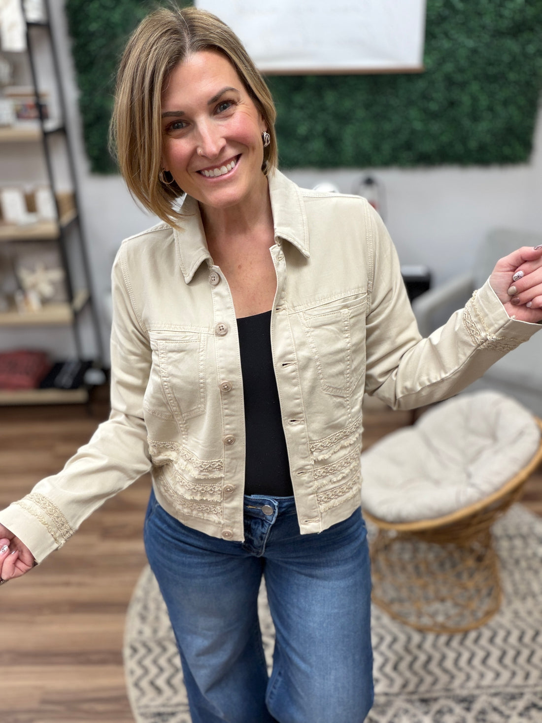 Liverpool - Trucker Jacket with Fray and Lace