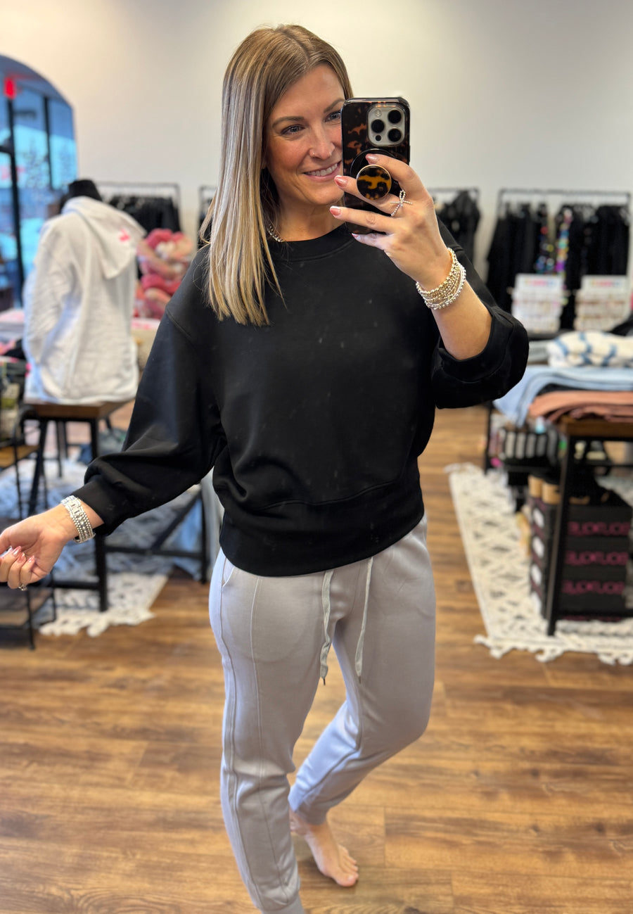 Quinnlee - Solid Cropped Scuba Sweatshirt  - Black