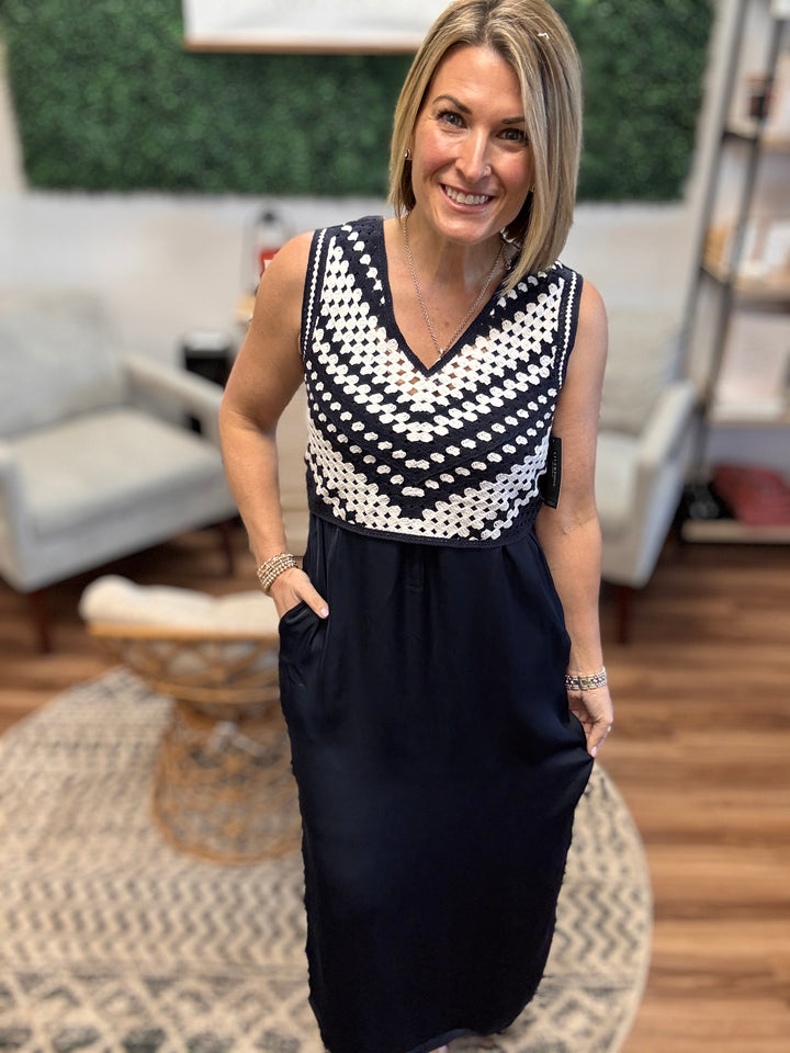 Liverpool - Sleeveless V-Neck Crochet Dress