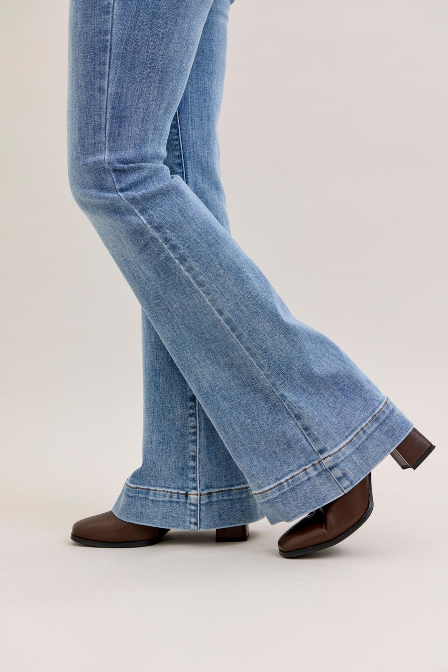 Judy Blue - Mid Rise Trouser Flare