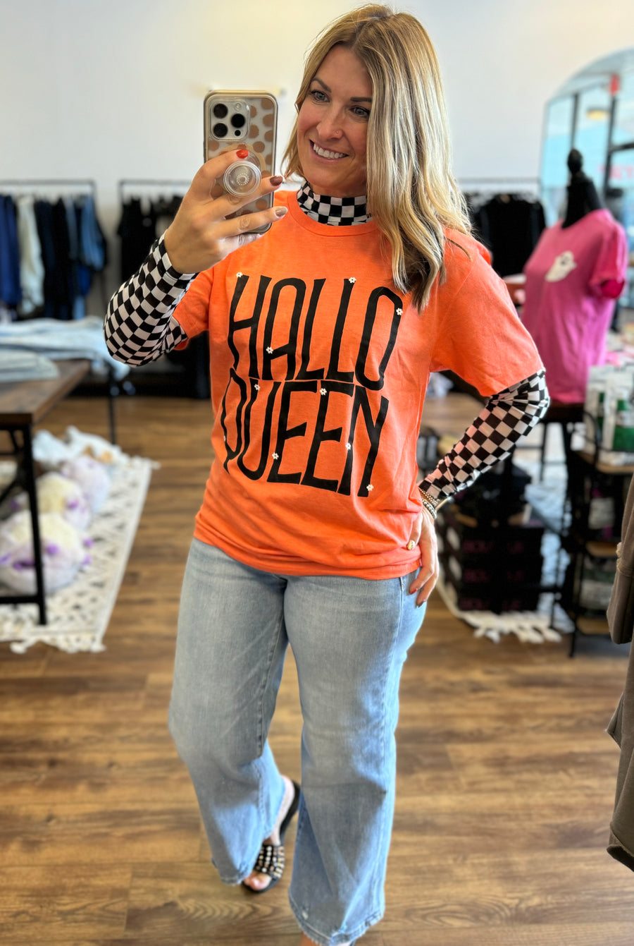 Hallo-QUEEN Graphic Tee