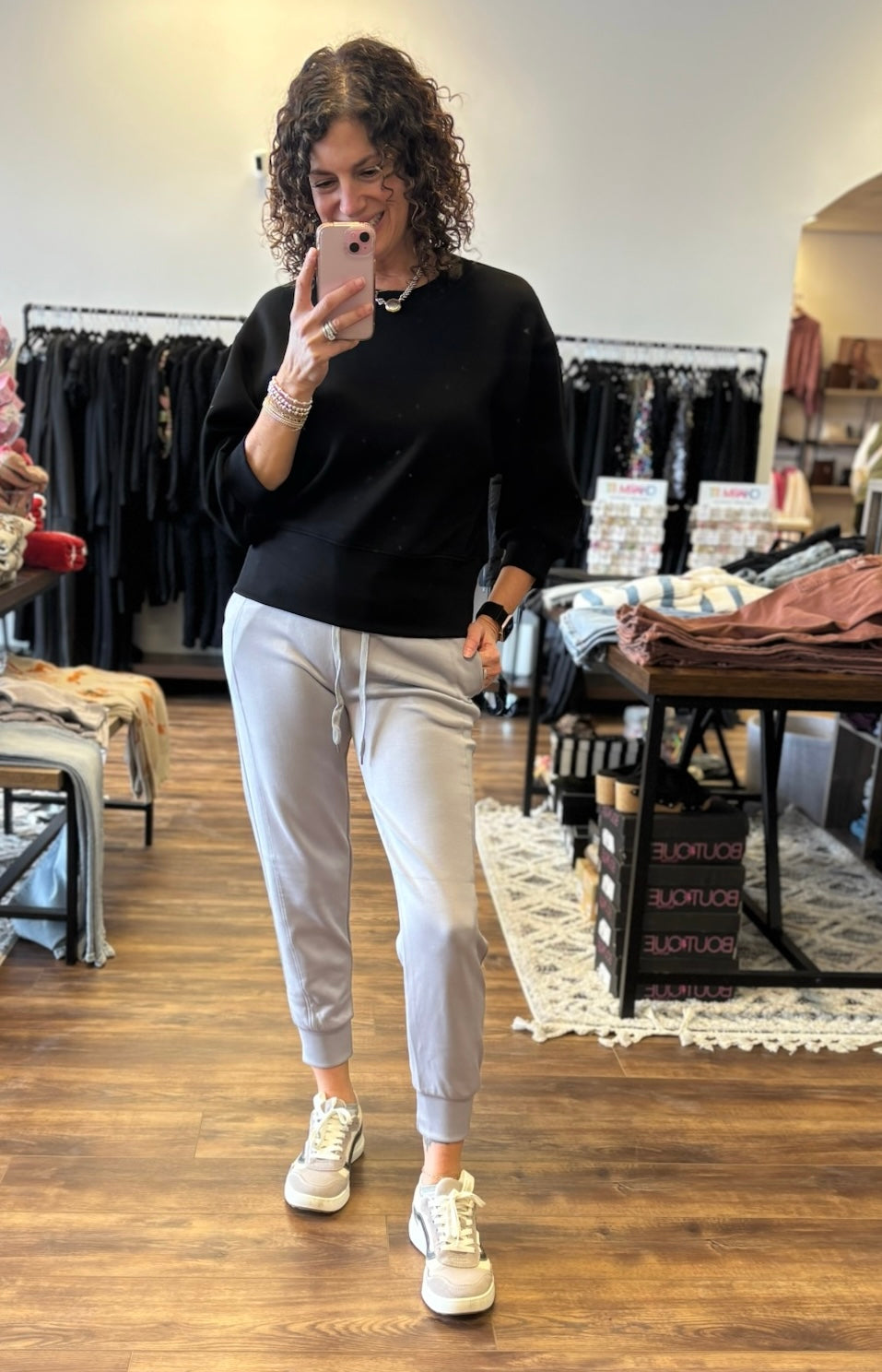 Quinnlee - Solid Cropped Scuba Sweatshirt  - Black