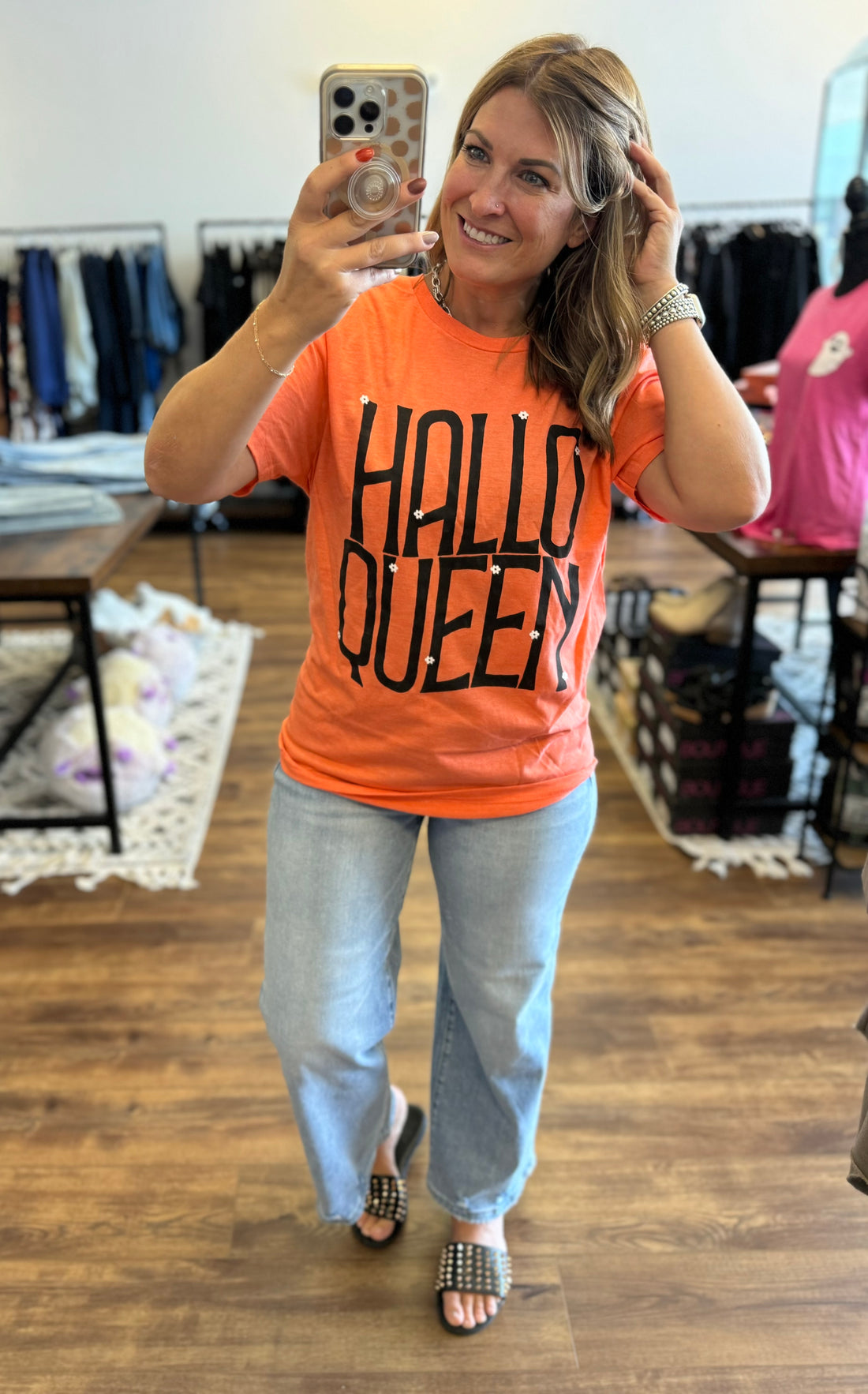 Hallo-QUEEN Graphic Tee