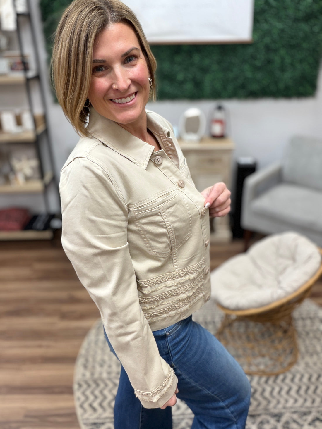 Liverpool - Trucker Jacket with Fray and Lace