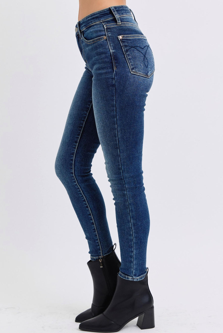 Judy Blue - Mid Rise Thermal Skinny