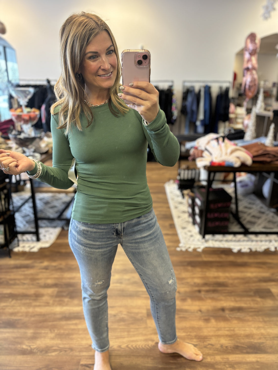 Essential Long-Sleeved Micro-Ribbed Athleisure Top - Green