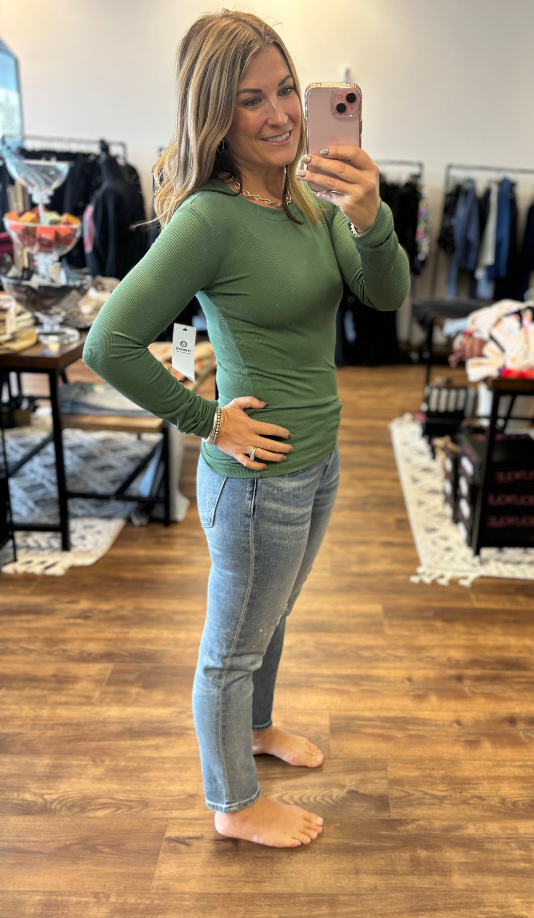 Essential Long-Sleeved Micro-Ribbed Athleisure Top - Green