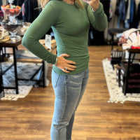 Essential Long-Sleeved Micro-Ribbed Athleisure Top - Green