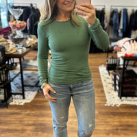 Essential Long-Sleeved Micro-Ribbed Athleisure Top - Green