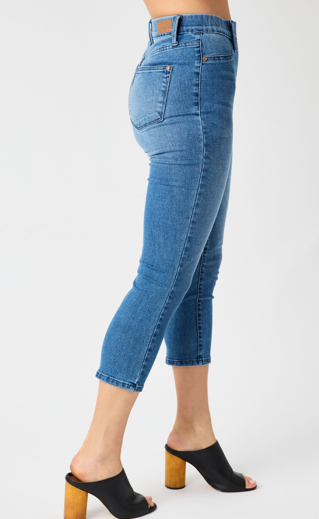 Judy Blue - Pull On Skinny Capri with Cooling Technology