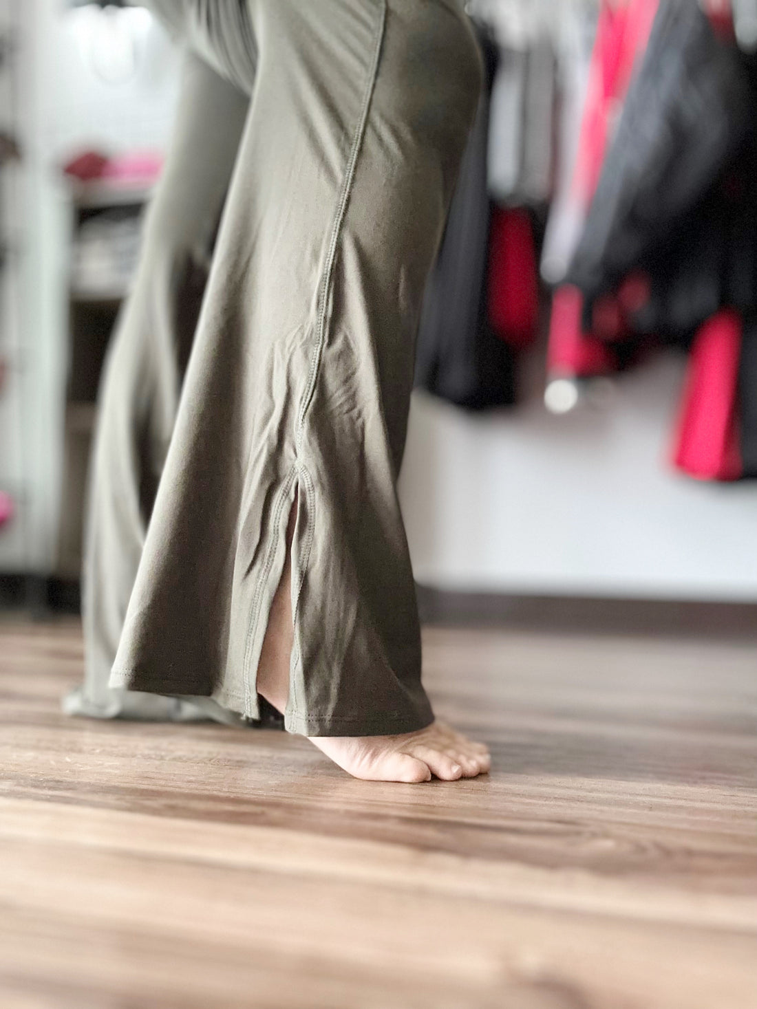 V-Waist Flare Yoga Leggings with Pockets
