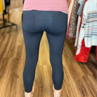 Tapered Band Leggings with Back Pockets